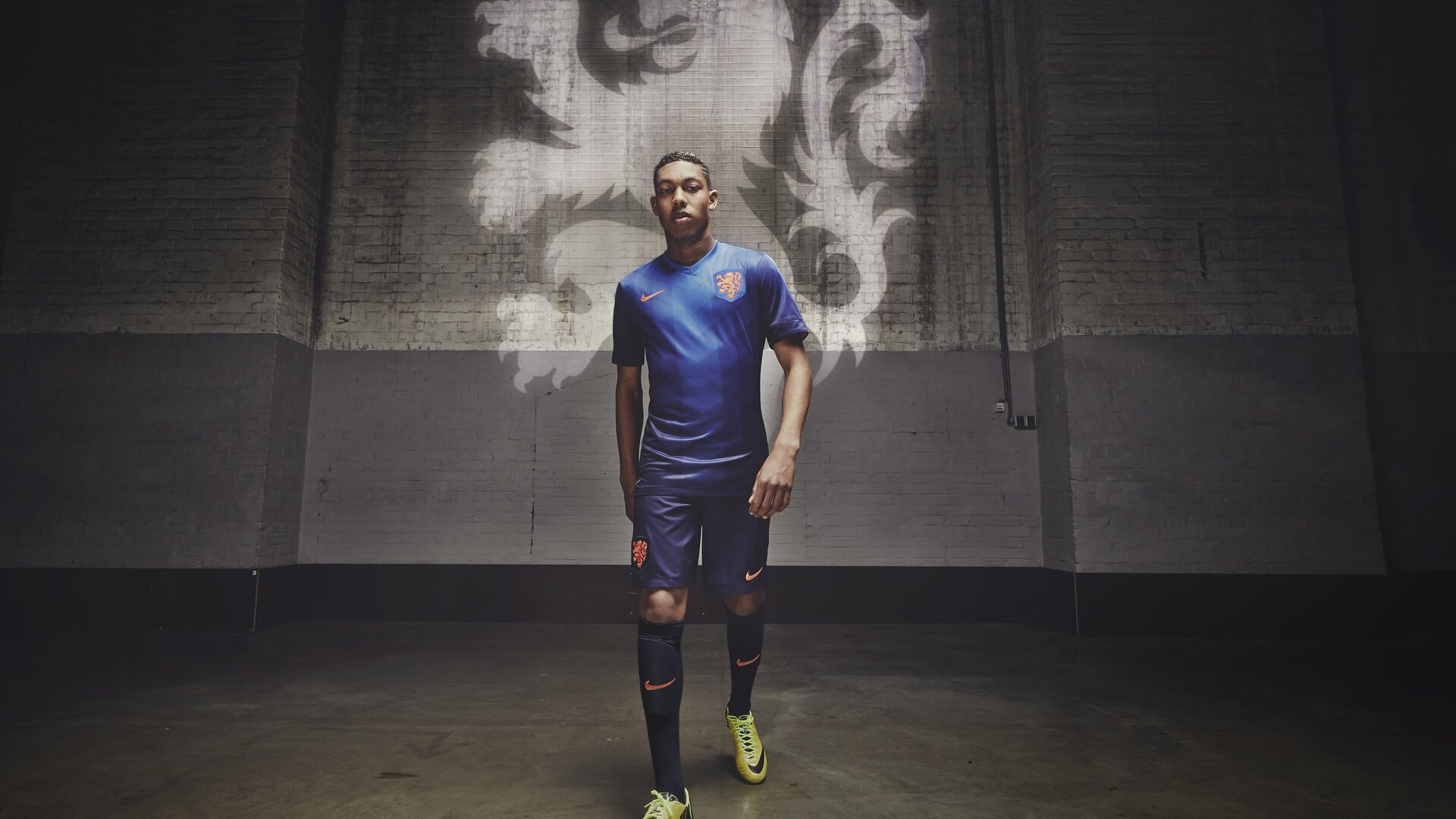 内维尔怒批曼联7400万新援!空门不进太拉胯,莱因克尔替他求情,内维尔wwe